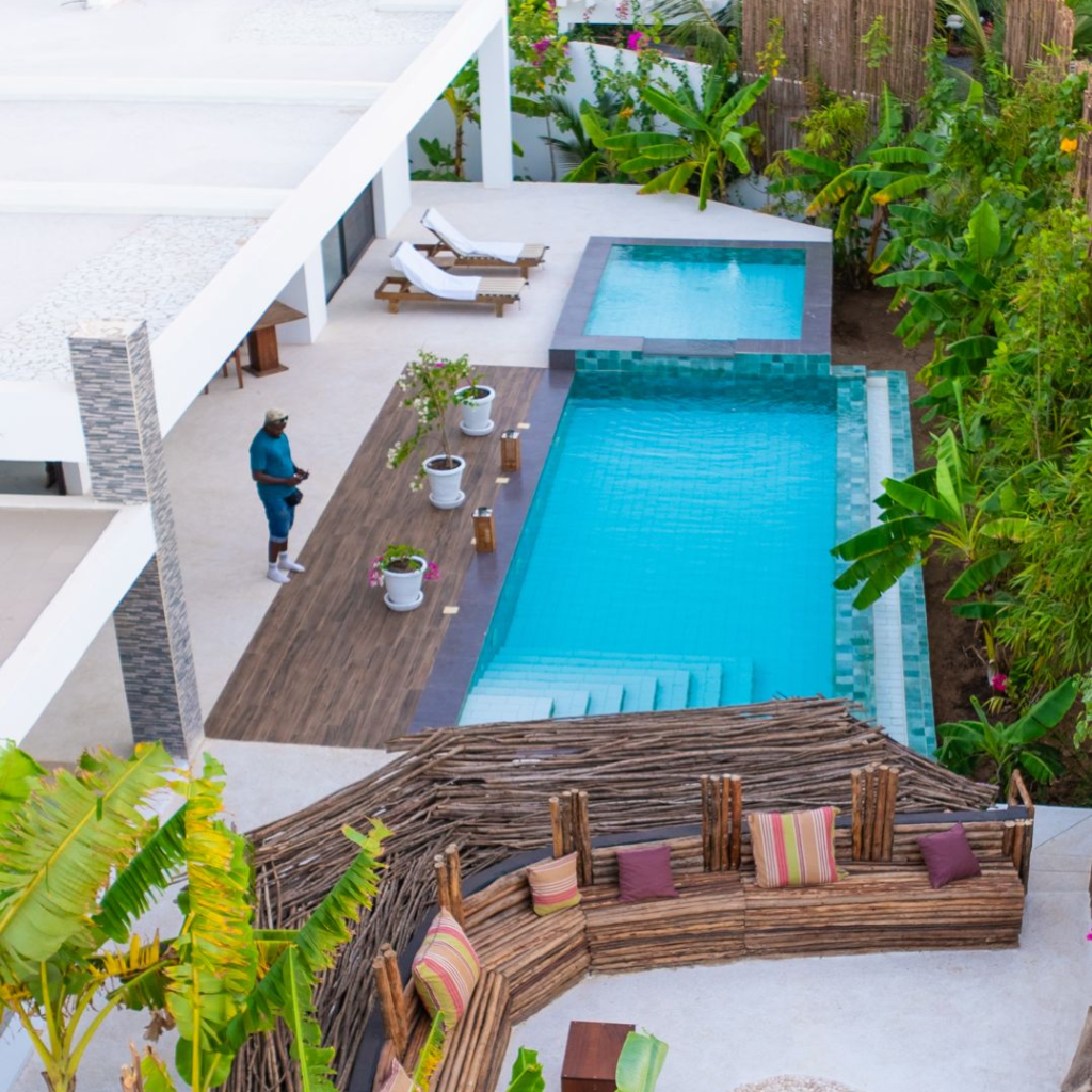 villa-pool-cascade